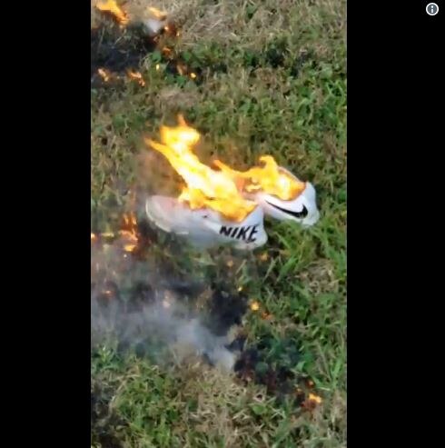 Kaepernick ads spark boycott calls against Nike on Social media with the top trending #JustBurnIt on twitter पढ़ें, आखिर नाइकी ने ऐसा क्या किया कि लोग जलाने लगे अपने हज़ारों रुपए के जूते