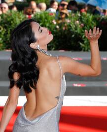 Venice Film Festival: रेड कार्पेट पर ग्लैमरस अवतार में उतरीं अर्जेंटीना की ये एक्ट्रेस