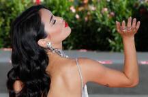 Venice Film Festival: रेड कार्पेट पर ग्लैमरस अवतार में उतरीं अर्जेंटीना की ये एक्ट्रेस