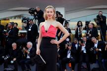 महारानी एलिजाबेथ की भूमिका निभा चुकी इस कनाडियन एक्ट्रेस ने रेड कार्पेट पर जीता सबका दिल, देखें तस्वीरें