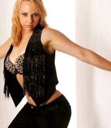 ब्वॉयफ्रेंड होने के बावजूद अजनबियों के साथ डेट पर जाती है ये एक्ट्रेस