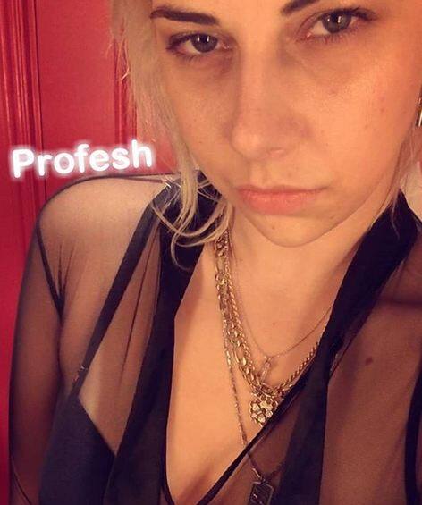 शीन कहती हैं कि उनका ब्वॉयफ्रेंड 28 साल का है जिसका नाम मिशेल मैकडोनाल्ड है. वो शीन के अजनिबयों के साथ डेट पर जाने को एतराज नहीं करता क्योंकि उसे पता है शीन नए रिश्ते में बंधने नही जा रही. फोटोः इंस्टाग्राम