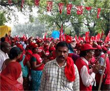 In Pics: दिल्ली की सड़कों पर किसानों का प्रदर्शन, बच्चे और महिलाएं भी हुईं शामिल