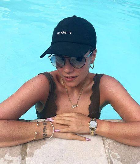 लिली ने ये भी बताया कि वे डिप्रेशन और निराशा में आकर खूब ड्रिंक करने लगी थीं. इतना ही नहीं वे किसी को अपने पास महसूस करना चाहती थी. इसी के   चलते उन्होंने फीमेल एस्कॉर्ट से रिलेशन बनाएं थे. फोटोः इंस्टाग्राम