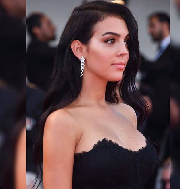 जॉर्जिया स्पेन की राजधानी मैड्रिड में गुक्की के लक्जरी फैशन स्टोर में काम करती हैं. तस्वीर: इंस्टाग्राम