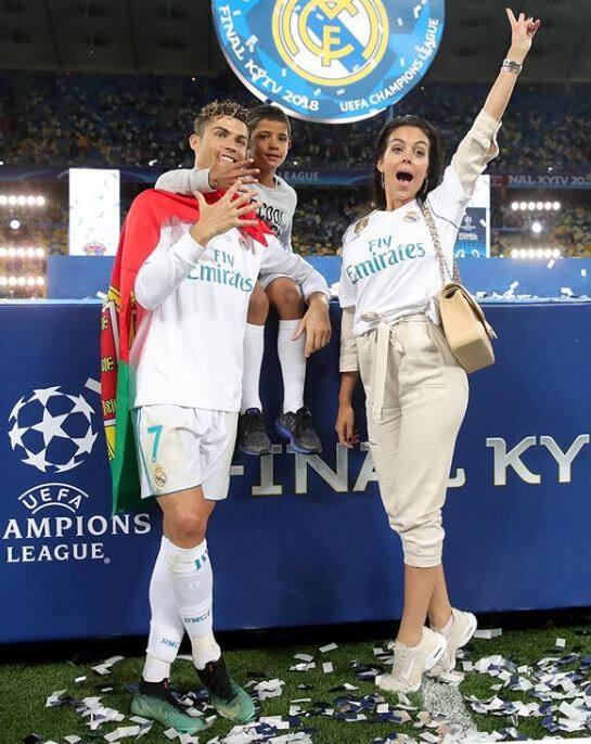 पुर्तगाल के स्टार खिलाड़ी क्रिस्टिायानो रोनाल्डो का नाम फीफा के सर्वश्रेष्ठ खिलाड़ी में शामिल है. तस्वीर: इंस्टाग्राम