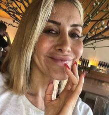 जानिए, कौन सी हैं वो वजहें जिनके कारण महिलाएं हायर करती हैं फीमेल सेक्स वर्कर