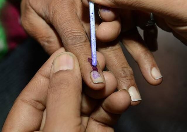 Chhattisgarh: 421 candidates filed nomination for the first phase of elections छत्तीसगढ़: पहले चरण के लिए 421 उम्मीदवारों ने भरा पर्चा, 12 नवंबर को होगी वोटिंग