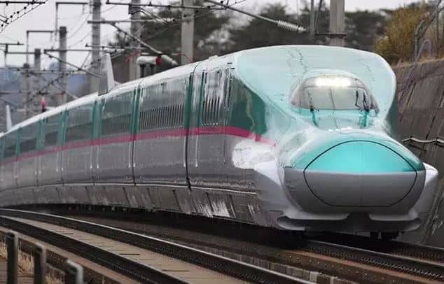 भारत सरकार ने जापानीज अंतरराष्ट्रीय कोपरेशन एजेंसी से फंड भी प्राप्त कर लिया है. एजेंसी ने भारत को सॉफ्ट लोन के जरिए 88 हजार करोड़ रुपये 50 साल की लीज़ पर सिर्फ 1 फीसदी इंटरेस्ट रेट के साथ दिया है. जिस दिन से लोन दिया गया है उससे 15 साल बाद लोन को चुकाना भी होगा. तस्वीर: ट्विटर