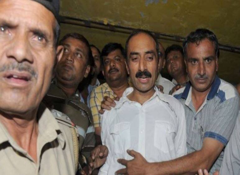 पूर्व आईपीएस अधिकारी संजीव भट्ट 22 साल पुराने मामले में गिरफ्तार Former IPS Sanjeev Bhatt arrested in 22 year old matter पूर्व आईपीएस अधिकारी संजीव भट्ट 22 साल पुराने मामले में गिरफ्तार