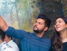 पत्नी के साथ क्रिकेटर सुरेश रैना ने इंस अंदाज में शेयर की सेल्फी, देखें तस्वीरें