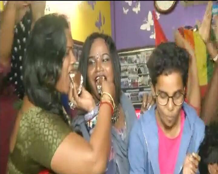 सुप्रीम कोर्ट ने कहा, ''अदालतों को व्यक्ति की गरिमा की रक्षा करनी चाहिए क्योंकि गरिमा के साथ जीने के अधिकार को मौलिक अधिकार के तौर पर मान्यता दी गई है.''