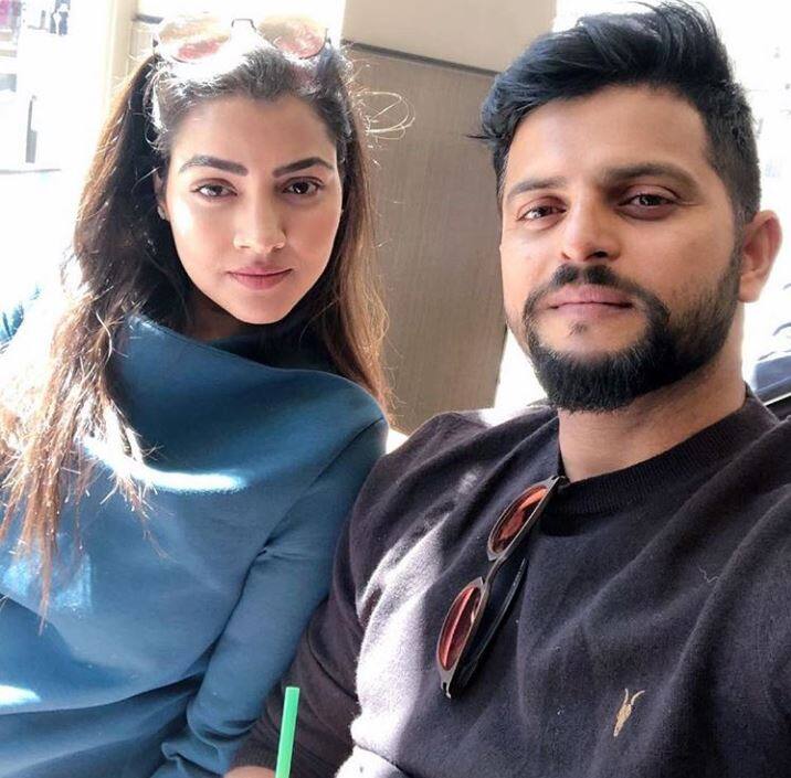  बता दें कि अपनी बल्लेबाजी के लिए क्रिकेट की दुनिया में मशहूर सुरेश रैना ने साल 2015 में प्रियंका रैना से शादी की थी. फोटो-इंस्टाग्राम