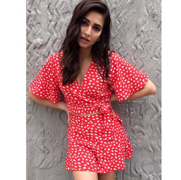 कृति की फिल्म ‘कारवां’ हाल ही में रिलीज हुई है. इस फिल्म में उनकी एक्टिंग को काफी सराहा भी गया है. फोटो - इंस्टाग्राम