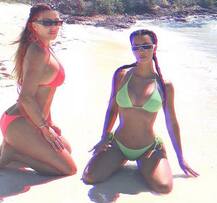 बीच पर एक बार फिर वाइल्ड लुक में नजर आई किम कर्दाशियां