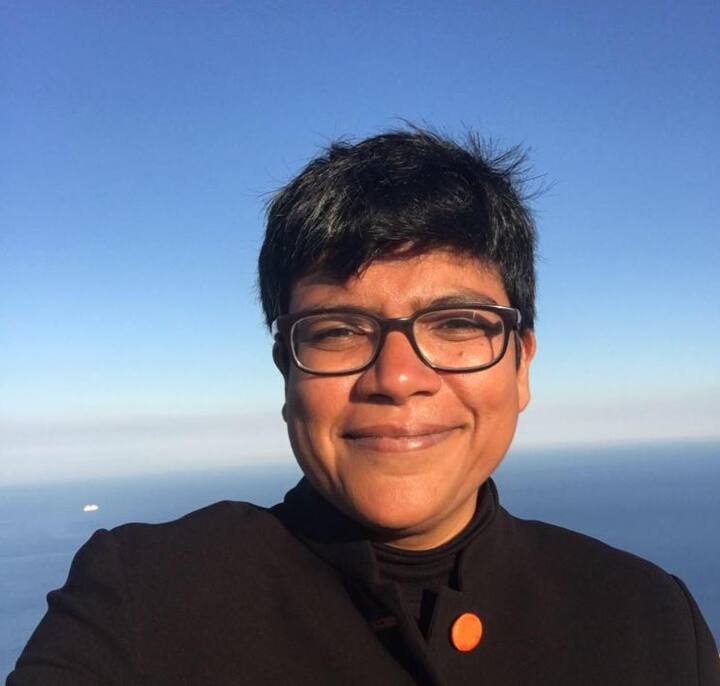एक समय वह था जब ऋतु डालमिया एक ही जेंडर के लोगों के आकर्षण की भावना को नहीं समझ पाती थी. लेकिन आज सेलिब्रिटी शेफ ने ना केवल अपनी सेक्सुएलिटी के लिए ही नहीं बल्कि समलैंगिकों की भावना को समझते हुए उन्हें अधिकार दिलाने के लिए लड़ाई भी लड़ी. बता दें कि डालमिया एक एंटरप्रेन्योर हैं. तस्वीर: फेसबुक