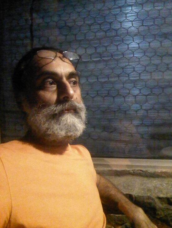 इस लिस्ट में सबसे पहले डांसर और संगीत नाटक अकादमी अवॉर्ड जीत चुके नवतेज सिंह जौहर का नाम है जिन्होंने धारा 377 के खिलाफ सुप्रीम कोर्ट में जून, 2016 में याचिका दायर की थी. वहीं सुप्रीम कोर्ट ने आज याचिकाओं पर सुनवाई करते हुए अपने फैसले में दिल्ली हाई कोर्ट के फैसले को सुरक्षित रखते हुए एलजीबीटीक्यू अधिकारों को सही ठहराया. तस्वीर: फेसबुक