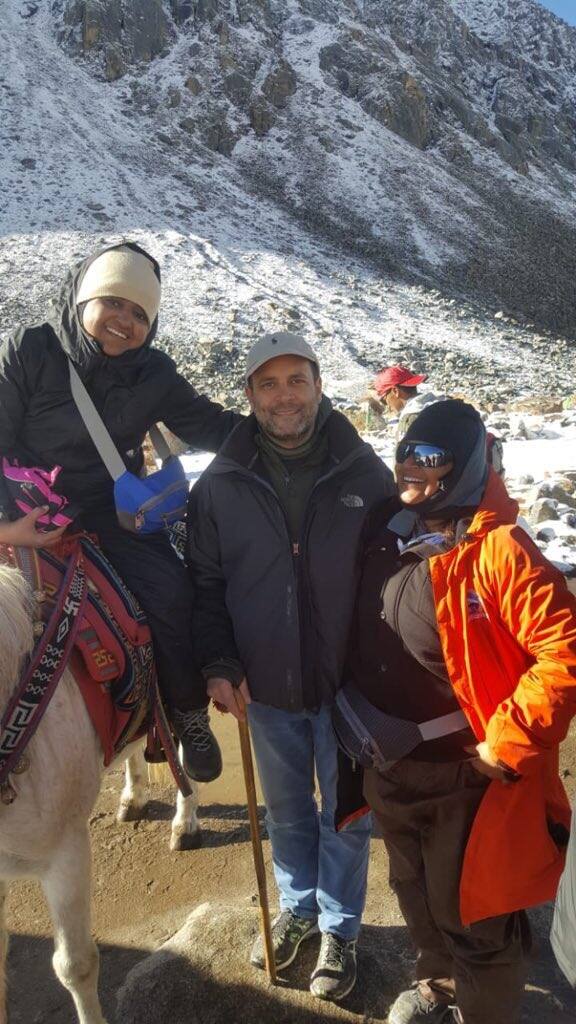 मिहिर पटेल ने एबीपी न्यूज़ से बात करते हुए कहा, ''हमारी यात्रा अद्भुत रही, हमें पहले से ही पता था कि राहुल गांधी भी हमारे साथ ही होटल में रुके थे. अगले दिन वो हमारे साथ ही चल रहे थे, मैंने उनके साथ चल रहे एक शख्स से कहा कि क्या आप हमारी फोटो लेंगे. इसके बाद हमने राहुल गांधी से बात की. उन्होंने पूछा कि आप कहां से हैं?''