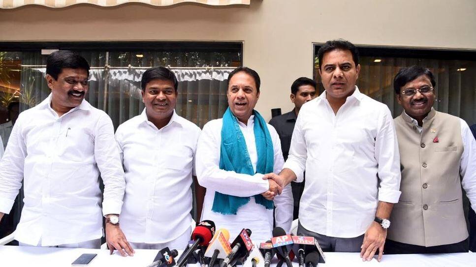 Telangana: Senior Congress leader Suresh Reddy Quit party, join TRS तेलंगाना: चुनाव से पहले कांग्रेस को लगा बड़ा झटका, वरिष्ठ नेता के आर सुरेश रेड्डी हुए टीआरएस में शामिल