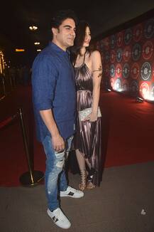 गर्लफ्रेंड के साथ पहली बार रोमांटिक अंदाज में पोज देते नज़र आए अरबाज खान, यहां हैं तस्वीरें