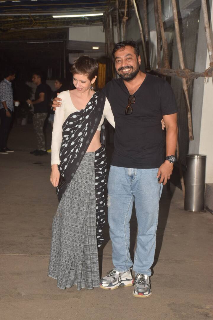 इस फिल्म में अभिषेक बच्चन, विक्की कौशल और तापसी पन्नू मुख्य भूमिका में हैं.