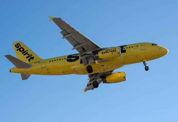 धीरे-धीरे करके ये बात सोशल मीडिया पर फैल गई. लेकिन बाद में दूसरी फ्लाइट से सभी यात्रियों को सुरक्षित उनके गंतव्य पर पहुंचा दिया गया. लेकिन पांच घंटे देर से ये फ्लाइट पहुंची. फोटोः गूगल फ्री इमेज