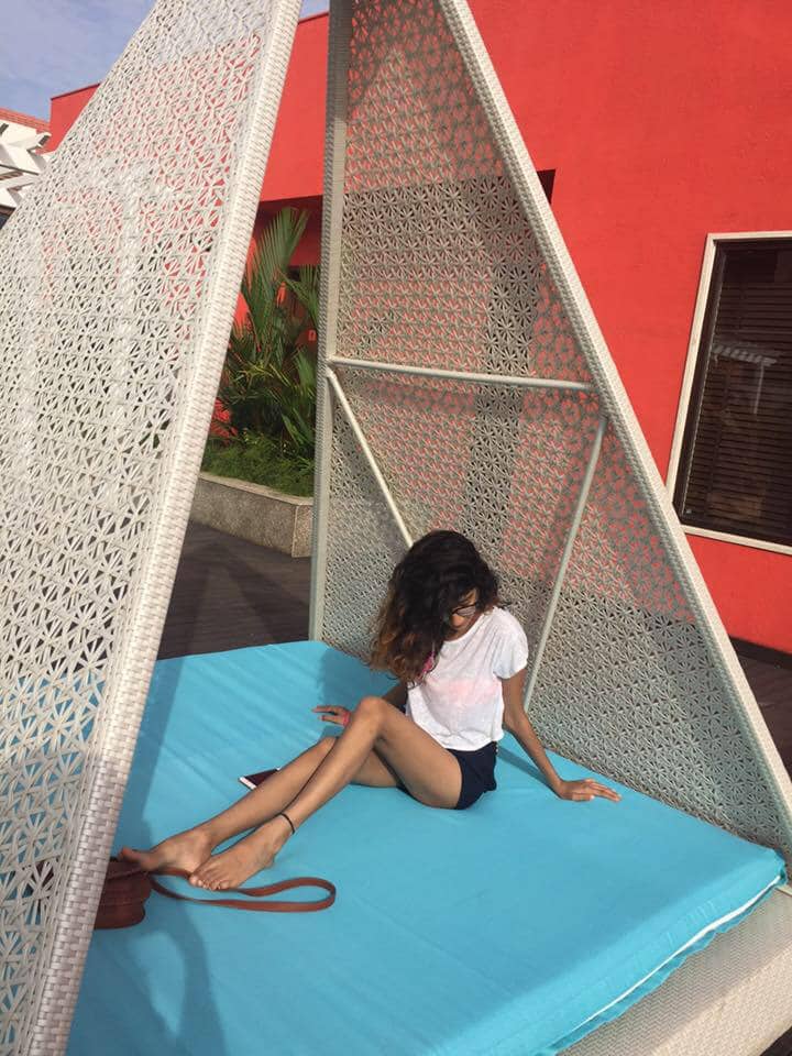 बॉलीवुड में अब स्टार डॉटर्स का जलवा है. शाहरूख की बेटी सुहाना खान, अमृता की बेटी सारा अली खान, चंकी पांडे की बेटी अन्नया आजकल छाई हुई हैं. अब इस फेहरिस्त में एक डॉटर का नाम और जुड़ गया है. फोटोः फेसबुक