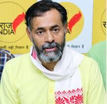स्वराज इंडिया पार्टी के नेता योगेंद्र यादव को तमिलनाडु में किया गया गिरफ्तार