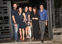 देर रात अक्षय कुमार ने दोस्तों संग सेलिब्रेट किया बर्थडे, स्टार वाइफ्स ने लगाया हॉटनेस का तड़का