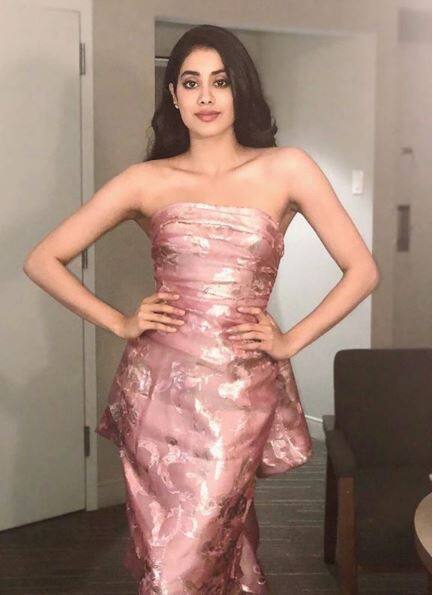जाह्नवी की ये तस्वीरें उनकी स्टाइलिस्ट तान्या घवरी ने अपने इंस्टाग्राम अकाउंट पर शेयर की हैं. (तस्वीर: इंस्टाग्राम)