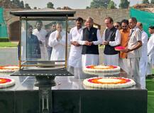 राहुल की अगुवाई में कांग्रेस का मार्च, महात्मा गांधी की समाधि पर चढ़ाया कैलाश से लाया गया जल और पत्थर