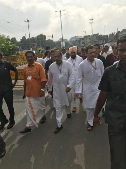 एनसीपी, डीएमके, जेडीएस, आरजेडी, वामदल, एमएनएस जैसी पार्टियां देशभर में आज प्रदर्शन कर रही है.