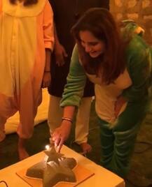 IN Pics: सानिया मिर्जा के बेबी शॉवर सेरेमनी में शामिल हुआ पूरा परिवार