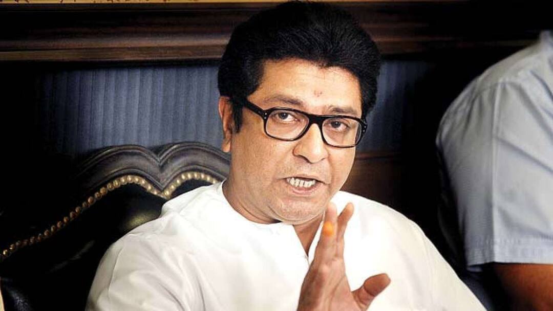 महाराष्ट्र पहुंची गुजरात की आग, MNS के कार्यकर्ताओं ने यौन शोषण के आरोपी उत्तर भारतीय की कर दी पिटाई MNS workers thrash man accused of sexual misconduct at Thane press conference महाराष्ट्र पहुंची गुजरात की आग, MNS के कार्यकर्ताओं ने यौन शोषण के आरोपी उत्तर भारतीय की कर दी पिटाई