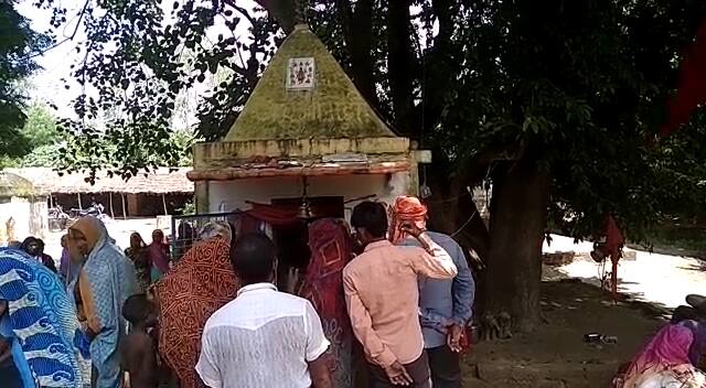 A man cut his throat in a Devi temple at Barabanki बाराबंकी: युवक ने अपनी गर्दन काट, देवी को चढ़ा दी खुद की बलि