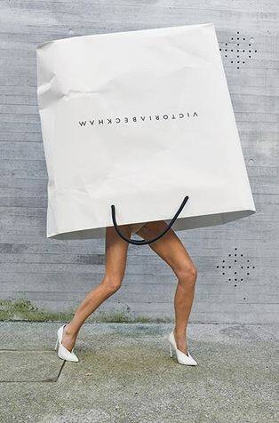 दरअसल, इस फोटोशूट का प्रमोशन विक्टोरिया अपने ब्रांड के 10 साल पूरे होने की खुशी में भी कर रही हैं. फोटोः इंस्टाग्राम