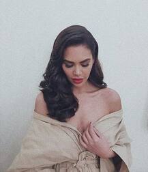 एक बार फिर ईशा गुप्ता ने दिखाई मिडिल फिंगर, लोगों ने कहा \'ग्रीन सिग्नल\'