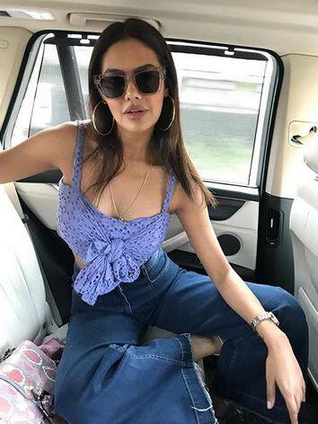 हालांकि ईशा की इन तस्वीरों पर लोगों ने ग्रीन सिग्नल जैसे कमेंट दिए हैं. फोटोः इंस्टाग्राम 