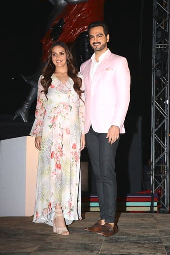 अक्सर ही वो अपनी पर्सनल और प्रोफेशनल लाइफ से जुड़े अप्डेट्स फैंस के साथ सोशल मीडिया के जरिए ही साझा करती हैं. (तस्वीर: मानव मंगलानी)