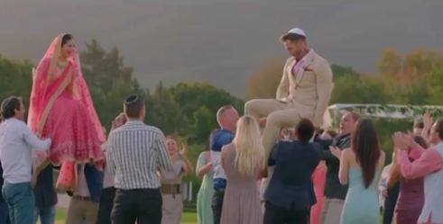 वहीं सीरिज 2 में सनी लियोनी को डेनियल का प्रपोजल, डेनियल से शादी और उनके घर में हुए हादसों को दिखाया गया है. फोटोः इंस्टाग्राम