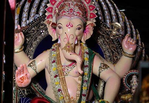 कल देशभर में खासतौर पर महाराष्ट्र में गणेश चतुर्थी को मनाया जाएगा. हर कोई गणपति बप्पा की स्थापना अपने घर में करता है. इस मौके पर आज गुरूजी   पवन सिन्हा बता रहे हैं गणेश चतुर्थी के मौके पर आप कैसे भगवान को खुश कर संकटों से मुक्ति पा सकते हैं. फोटोः गूगल फ्री इमेज 