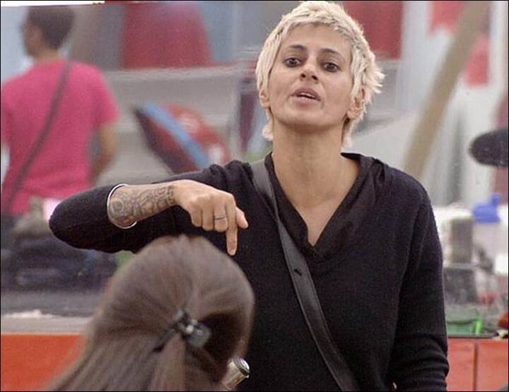 'बिग बॉस' 6 में आईं सपना भवनानी की सलमान के साथ कई बार बहस हुई. सपना खुले तौर पर बोलती थीं कि वो सलमान से नहीं डरती. एक लड़ाई के दौरान सपना ने सलमान को सीरियल वुमेन बीटर तक कह डाला, जिसके बाद सलमान काफी आग-बबूला हो गए.