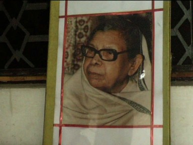 Allahabad Municipal Corporation issued bill of 55 thousand dues on the name of Mahadevi Verma  इलाहाबाद : 31 साल पहले दुनिया छोड़ चुकीं महादेवी वर्मा के नाम जारी हुआ 55 हजार बकाये का बिल