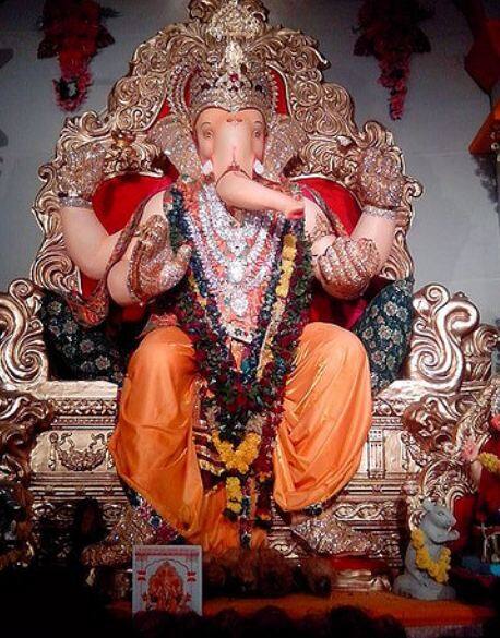 जल से स्नान कराने के बाद दूध से स्नान कराएं. दूध से स्नान कराने के बाद दही से स्नान कराएं. दही के बाद घी से स्नान कराएं. घी के बाद शहद से स्नान कराएं. शहद के बाद शक्कर से स्नान कराएं. शक्कर के बाद सुगंधित तेल से स्नान कराएं. सुगंधित तेल से स्नान कराने के बाद फिर से जल से स्नान कराएं.फोटोः गूगल फ्री इमेज