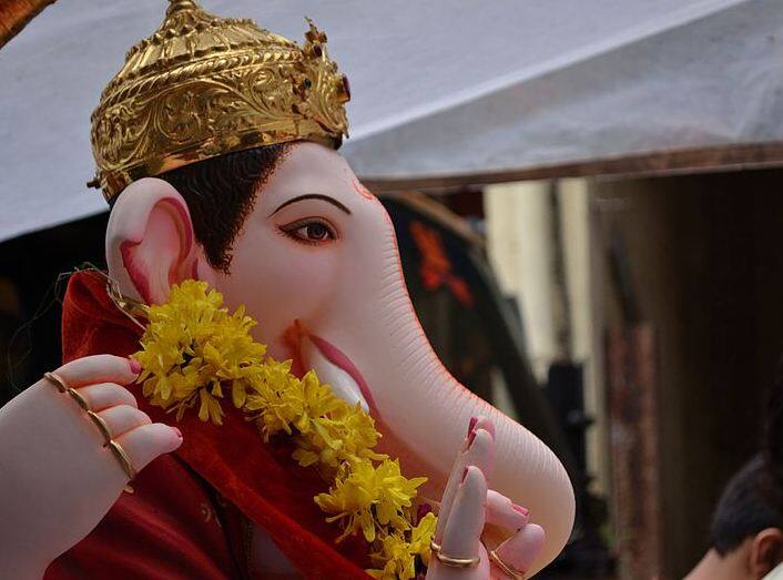 Sankashti Chaturthi 2020: भगवान गणेश के भक्तों के लिए कल है विशेष दिन, पूजा करने से संकटों से मिलती है मुक्ति Sankashti Chaturthi 2020 11 April 2020 Puja Ganesh Ji to remove problems in Jobs Business Sankashti Chaturthi 2020: भगवान गणेश के भक्तों के लिए कल है विशेष दिन, पूजा करने से संकटों से मिलती है मुक्ति