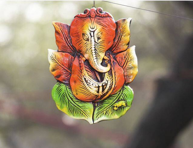 गणपति की वो मूर्ति भी ना लें जिसमें वे किसी फूल पर बैठे हों. फोटोः गूगल फ्री इमेज