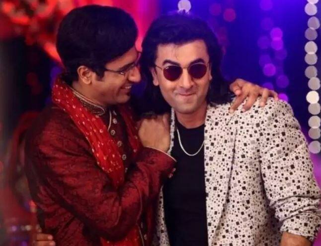 वहीं विक्की करण जौहर ने हाल में आई फिल्म संजू में जानदार एक्टिंग कर फैन्स के बीच एक अलग छवि बनाई. तस्वीर: इंस्टाग्राम