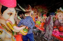 गणेश चतुर्थी 2018: तस्वीरें में देखिए शिल्पकारों की कलाकारी जो भरती है मूर्तियों में जादू