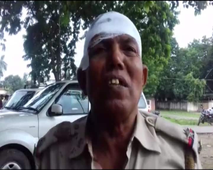 भागलपुर: सड़क हादसे में छात्र की मौत के बाद मौके पर पहुंची पुलिस टीम पर हमला cops injured in stone pelting after death of a youth in accident, bhagalpur भागलपुर: सड़क हादसे में छात्र की मौत के बाद मौके पर पहुंची पुलिस टीम पर हमला