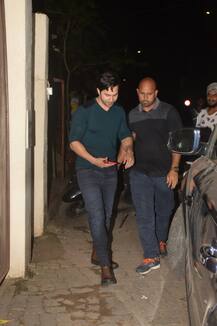 देर रात गर्लफ्रेंड नताशा दलाल के घर पहुंचे वरुण धवन, सामने आईं ये तस्वीरें